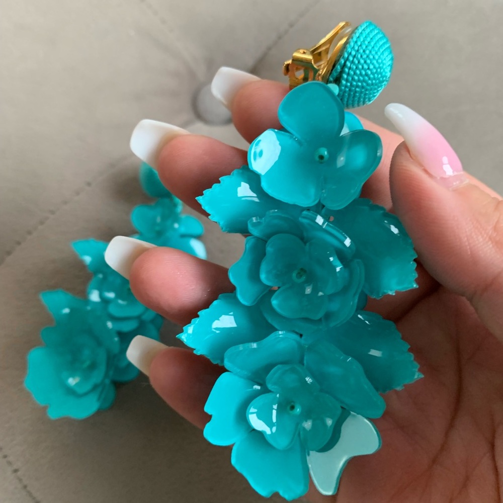 ⛔️Sold⛔️Oscar de la renta blue aqua floral statement earrings - Picture 4 of 8